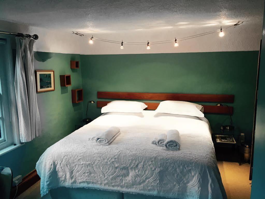 テイクリー The White House Bed & Breakfast エクステリア 写真